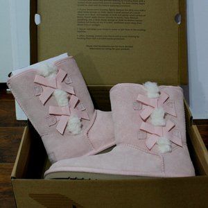 Original Koola Victoria Short Boot - Soft suede  lined in plush faux fur NWT